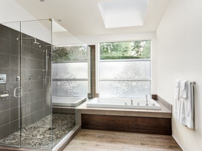 Natural Stone Accents in Shower Design